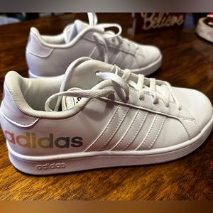 Adidas Kids Size 6 GRAND COURT J 'PRIDE'